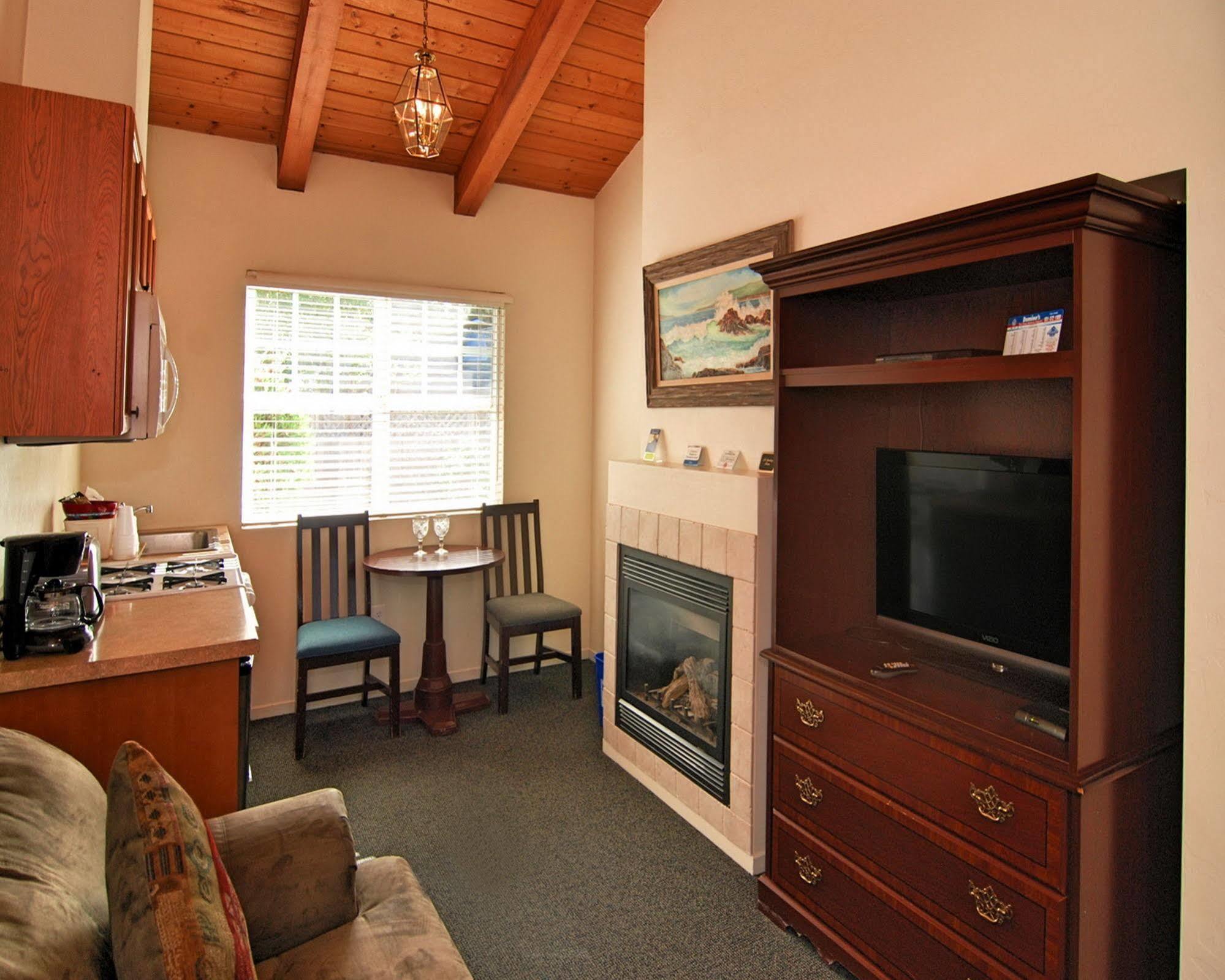 Bide-A-Wee Inn And Cottages Pacific Grove Exterior photo